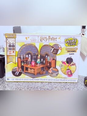 Warner Bros. MiniVerse Make It Mini Potions Classroom Playset - White